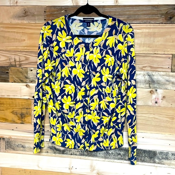 Lands’ End size medium navy with yellow floral button down crewneck cardigan - Picture 1 of 7